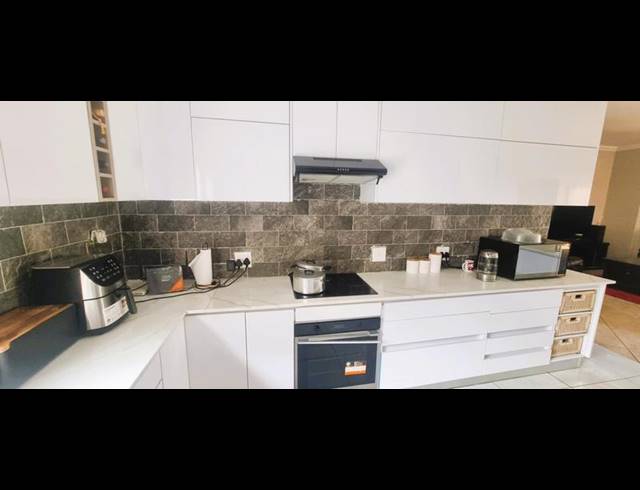 4 BEDROOM HOUSE FOR SALE IN AMBERFIELD